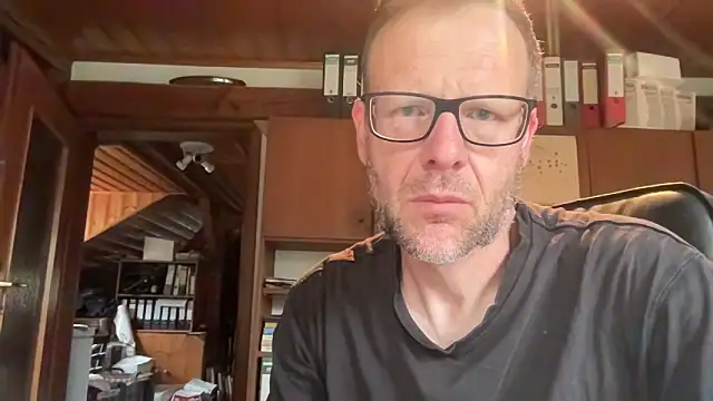 Snapshot of o_florian_o1 chatting on June 1, 2026, 5:20 am o florian o1 online show from June 1, 2026, 5:20 am