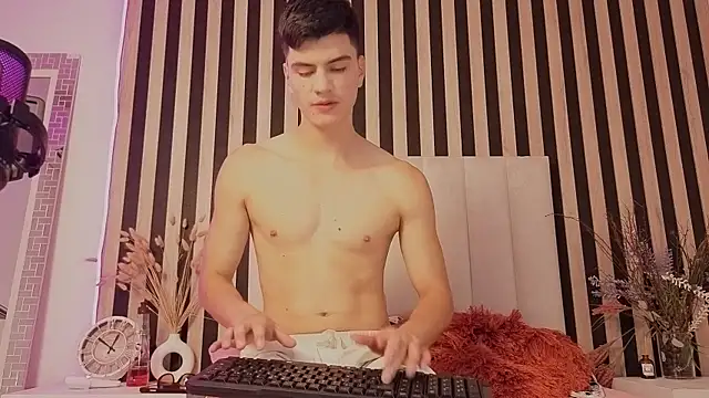 LeoTease online show from May 1, 2026, 7:18 pm