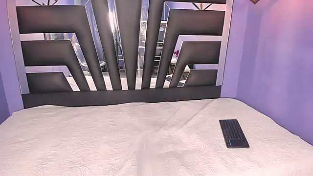 Snapshot of VeluniLiore chatting on April 23, 2026, 5:41 am VeluniLiore online show from April 23, 2026, 5:41 am
