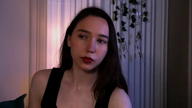 Snapshot of Suzaneey chatting on June 20, 2026, 6:33 pm Suzaneey online show from June 20, 2026, 6:33 pm