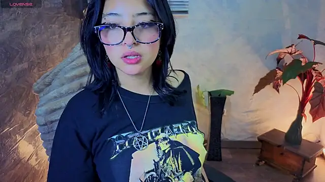 lsa dolly nyx online show from May 4, 2026, 10:39 pm
