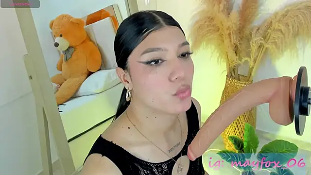 May Fox  online show from April 28, 2026, 9:09 pm