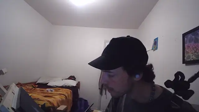 Snapshot of JohnnyMoves chatting on May 7, 2026, 3:45 am JohnnyMoves online show from May 7, 2026, 3:45 am