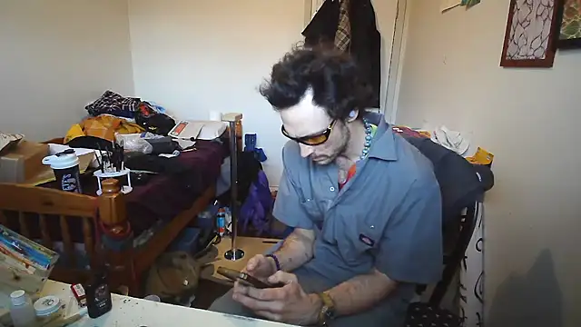 Snapshot of JohnnyMoves chatting on May 9, 2026, 11:21 pm JohnnyMoves online show from May 9, 2026, 11:21 pm