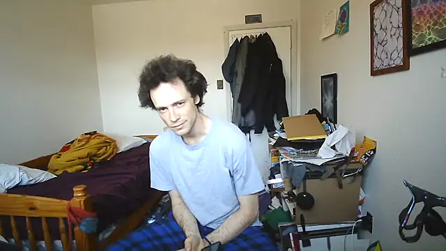 Snapshot of JohnnyMoves chatting on May 18, 2026, 3:18 pm JohnnyMoves online show from May 18, 2026, 3:18 pm