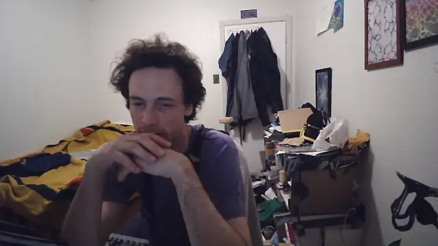 Snapshot of JohnnyMoves chatting on May 19, 2026, 4:08 am JohnnyMoves online show from May 19, 2026, 4:08 am