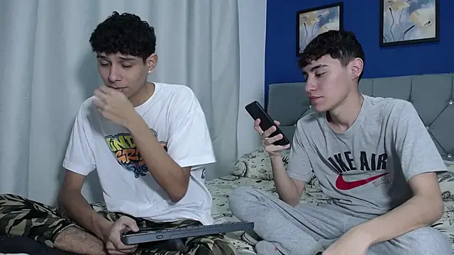 Snapshot of Thiago_And_Gael chatting on June 19, 2026, 12:04 am Thiago And Gael online show from June 19, 2026, 12:04 am