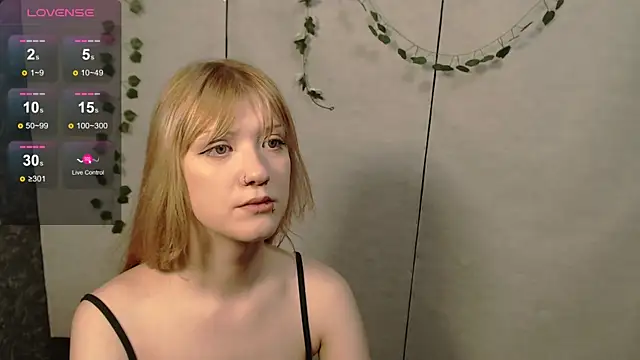 Snapshot of Lina_Wi chatting on April 30, 2026, 8:15 pm Lina Wi online show from April 30, 2026, 8:15 pm