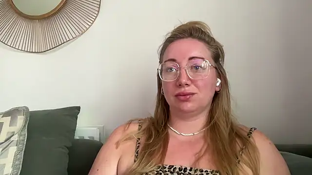 arielsweetieee online show from June 22, 2026, 4:42 am
