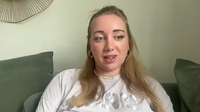 arielsweetieee online show from July 15, 2026, 8:41 am
