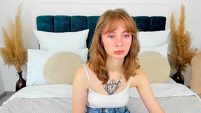 EricaLow online show from July 9, 2026, 5:11 am