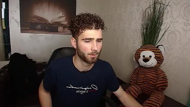 KyloEast online show from May 13, 2026, 4:32 am