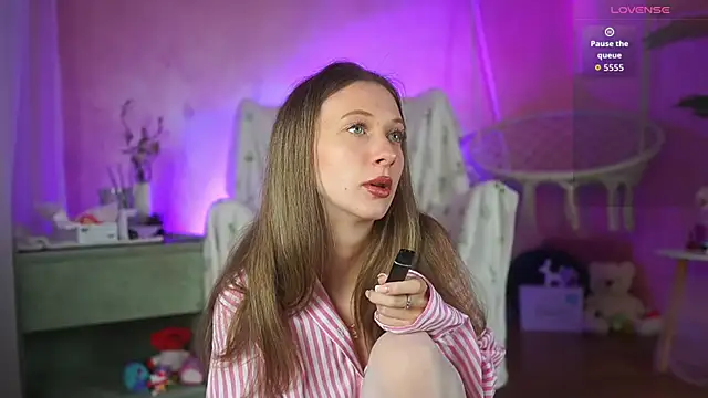AlexiaPink online show from April 24, 2026, 4:04 am