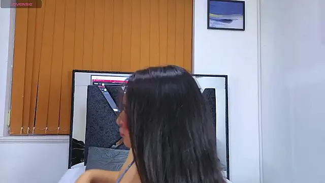sofiagregorie online show from April 30, 2026, 11:38 am