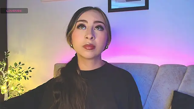 Cloe martinezz  online show from April 25, 2026, 5:21 am