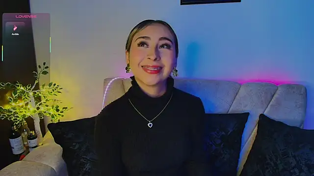 Cloe martinezz  online show from May 8, 2026, 7:25 am