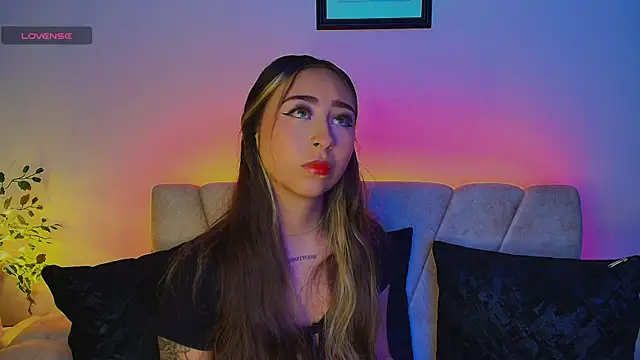 Cloe martinezz  online show from May 13, 2026, 10:17 pm