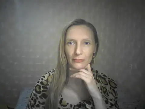 LunaBelle8 online show from April 18, 2026, 7:07 pm