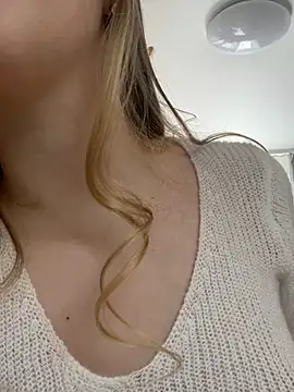 LilianHowards online show from May 4, 2026, 11:06 am
