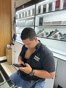 Patricio 02 online show from May 11, 2026, 4:04 pm