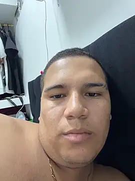 Patricio 02 online show from May 26, 2026, 2:07 am