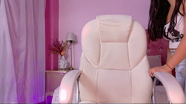 Maggiee 1 online show from April 29, 2026, 7:20 pm