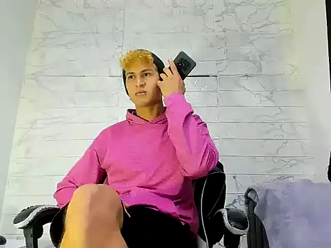 Ian Savage online show from May 6, 2026, 3:35 am