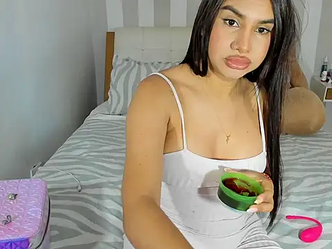 Snapshot of Amber_Peiige chatting on May 3, 2026, 9:32 pm Amber Peiige online show from May 3, 2026, 9:32 pm