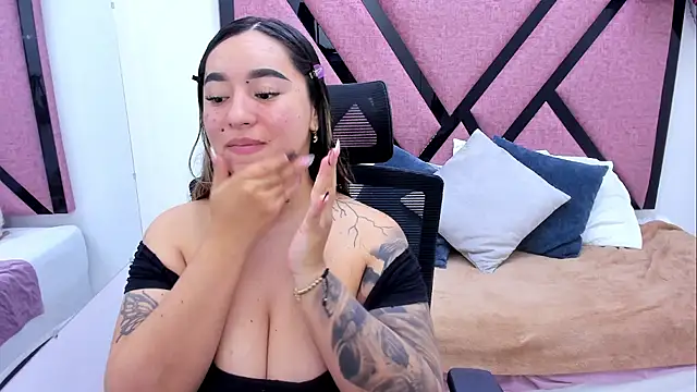 Snapshot of MiaaCastroo chatting on July 31, 2026, 5:12 pm MiaaCastroo online show from July 31, 2026, 5:12 pm