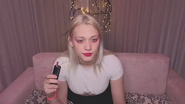 KaraLiin online show from May 16, 2026, 4:39 pm