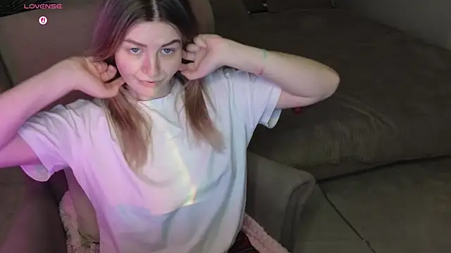 TonyaMeow online show from May 13, 2026, 1:25 am