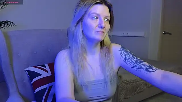 TonyaMeow online show from June 15, 2026, 1:19 am