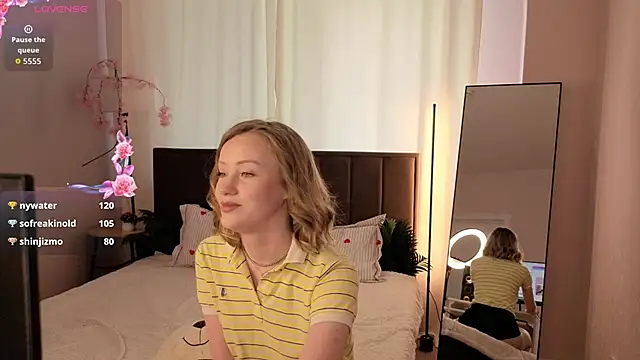 EvaHamilton online show from June 22, 2026, 3:36 am