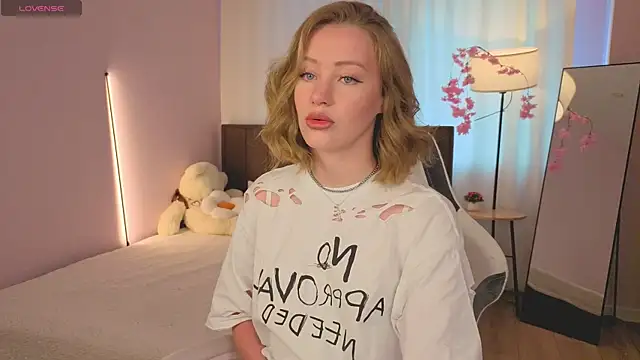 EvaHamilton online show from July 10, 2026, 11:51 pm