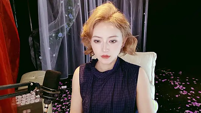 Unique Mia online show from May 2, 2026, 4:06 am