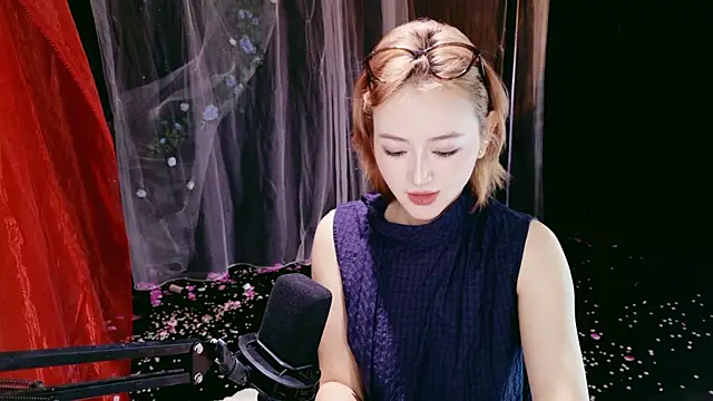 Unique Mia online show from May 25, 2026, 4:51 am