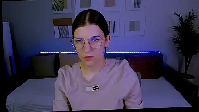 AnnaThorne online show from May 1, 2026, 4:17 am