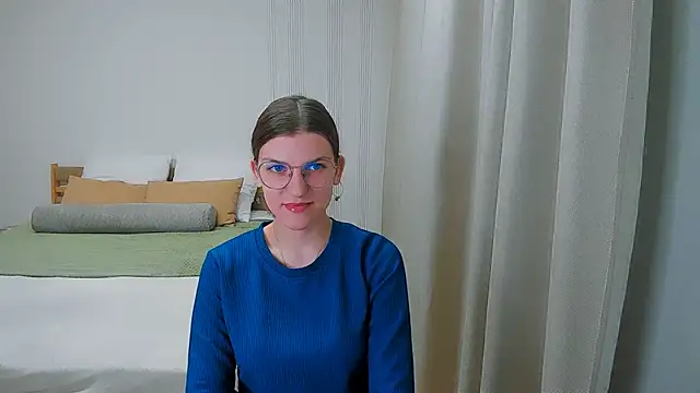 AnnaThorne online show from May 5, 2026, 4:31 am