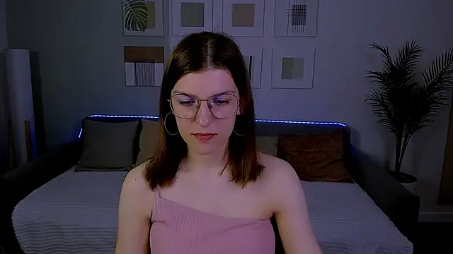 AnnaThorne online show from May 7, 2026, 3:23 am