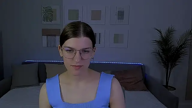 AnnaThorne online show from May 8, 2026, 3:45 am