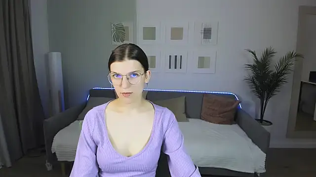 AnnaThorne online show from May 12, 2026, 4:20 am