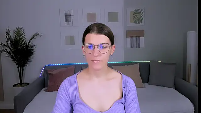 AnnaThorne online show from May 15, 2026, 10:44 am