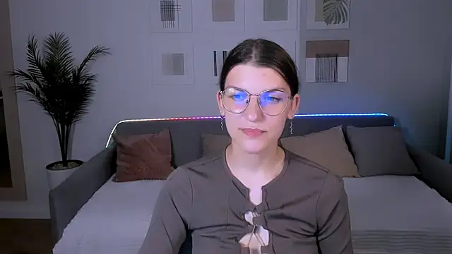AnnaThorne online show from May 16, 2026, 10:47 am