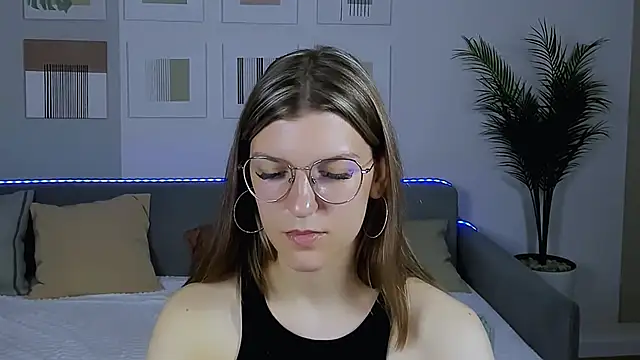 AnnaThorne online show from May 24, 2026, 4:39 am