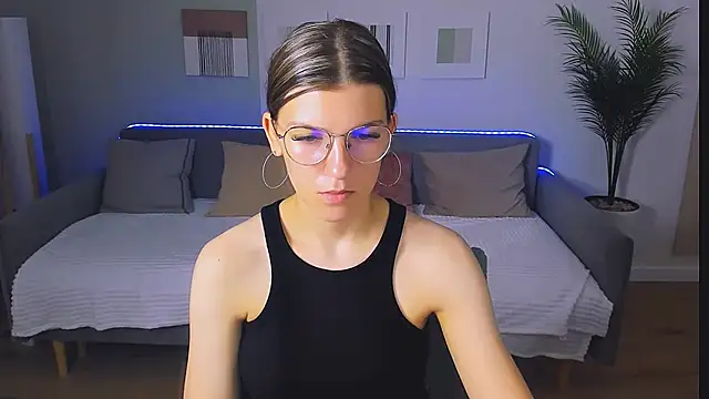 AnnaThorne online show from May 26, 2026, 3:13 am