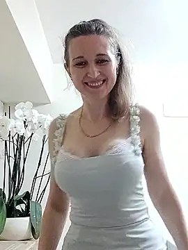 irresistibelle online show from May 6, 2026, 8:03 pm