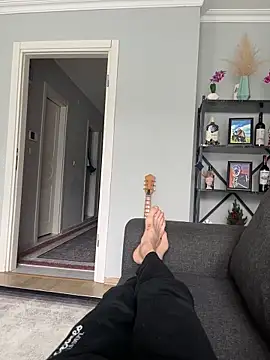 kdryldz2580 online show from April 17, 2026, 12:41 pm