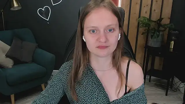 Snapshot of French_Fry chatting on July 15, 2026, 3:17 pm French Fry online show from July 15, 2026, 3:17 pm