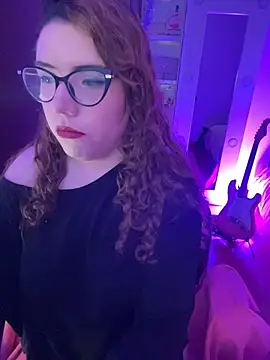 AliceMtz online show from July 22, 2026, 9:06 pm