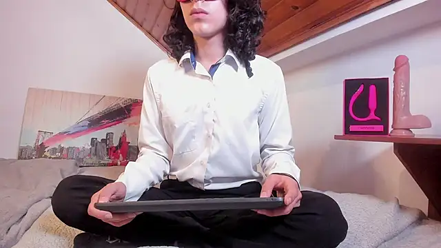 Alecxis  online show from May 11, 2026, 1:33 am
